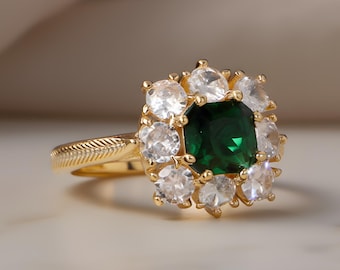 Smaragdgroene halo-ring, goudkleurige statement sieraden voor haar
