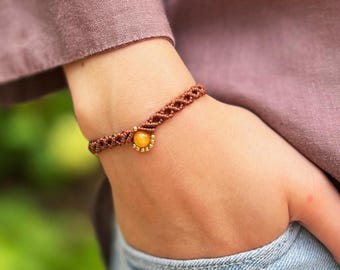 Macrame bracelet with gemstone customizable • braided friendship bracelet • gift idea for girlfriend
