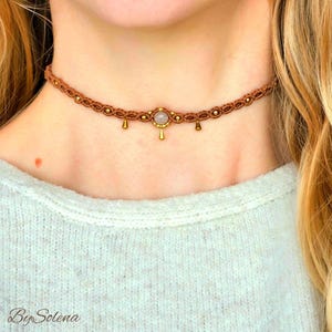 filigraner Makramee Choker mit Messinganhänger und Edelsteinperle • personalisierbar • minimalistische boho Halskette