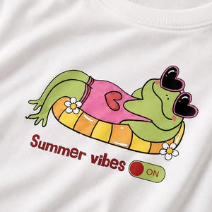 Sommer Vibes Frosch T-Shirt, Pool Float Grafik T-Shirt, Kawaii Frosch Liebhaber Shirt