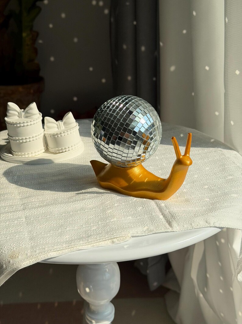 Miniestatua de caracol disco: escultura animal original para estante o escritorio imagen 13