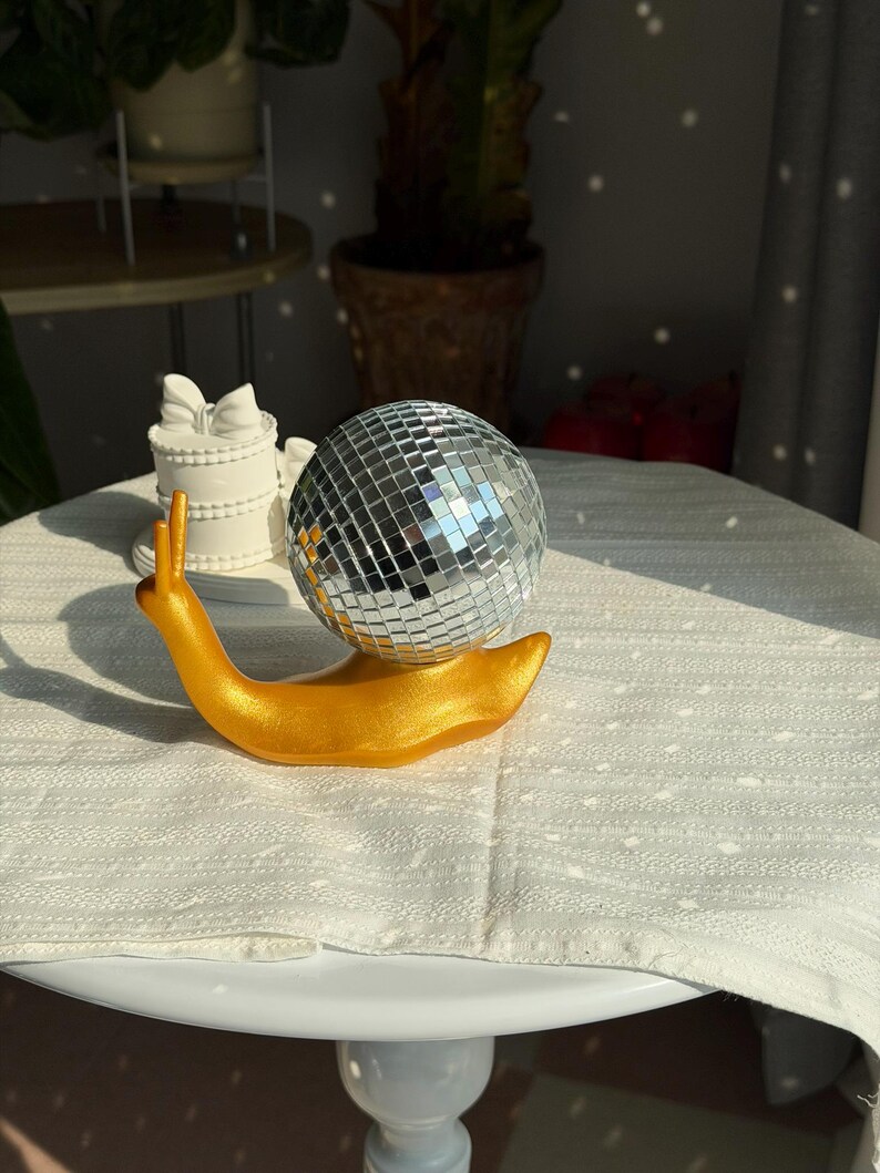 Miniestatua de caracol disco: escultura animal original para estante o escritorio imagen 14