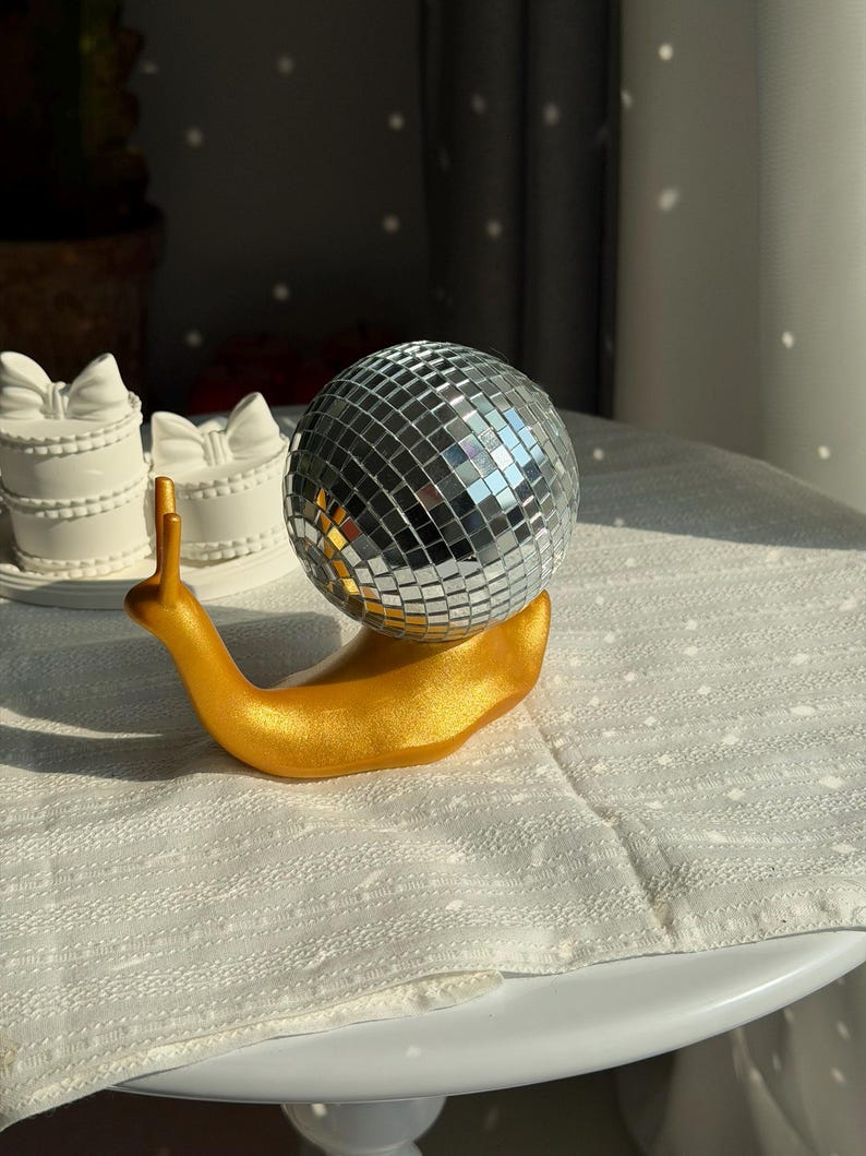 Miniestatua de caracol disco: escultura animal original para estante o escritorio imagen 15