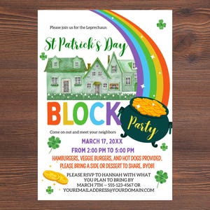 Może przedstawiać: Zaproszenie na blokową imprezę z okazji Dnia Świętego Patryka z tęczą, garnkiem złota i zielonymi domami. Zaproszenie zawiera szczegóły wydarzenia, takie jak data, godzina i informacje RSVP. Tekst jest w kolorze zielonym, pomarańczowym i niebieskim.