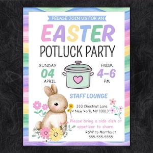 Op de afbeelding: Een witte keramische mok met een zwart handvat en de tekst "But First, Coffee" in een zwarte, vette letter. De mok staat op een wit oppervlak. De mok is ongeveer 10 cm hoog.