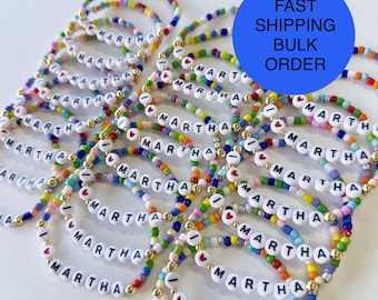 Bracelet personnalisé en gros / Bijou avec nom personnalisé / Perles de verre colorées / Lettres faites à la main / Cadeau d'anniversaire unique pour femmes, filles et meilleures amies
