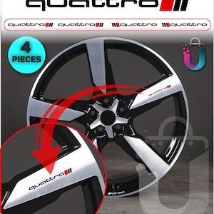 Op de afbeelding: Een zwart-zilveren lichtmetalen velg met het woord "quattro" in rood en wit. De afbeelding bevat de tekst "4 PIECES" en "Audi Sport".