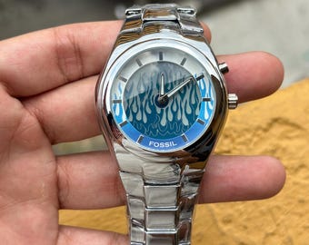 FOSSIL Stainless Steel Watch – Blue Flame Dial | Unique Analog Quartz Watch | Minimalist Statement | Unisex