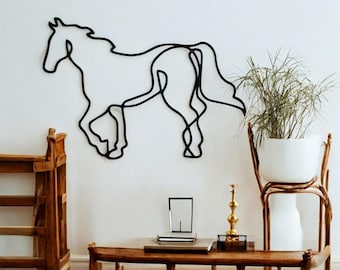 Arte mural moderno de caballo de metal: silueta minimalista, decoración de estilo rústico.