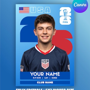 Peut inclure: Un modèle de carte de sport numérique montrant une jeune personne en maillot bleu marine avec un écusson USA. Le fond affiche le texte USA, 26 et l'icône du trophée FIFA. Le texte inclut YOUR NAME, 15-9-2011, 1.6M, 50KG, CLUB NAME et 5X7 INCHES SIZE.