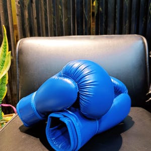 Authentic Vintage Boxing Gloves – Premium Cowhide Leather | Ideal for Sparring, Training & Unique Gifts for Boxing Enthusiasts