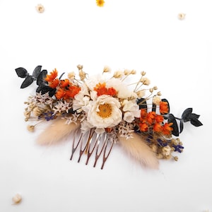 Autumn Inspired hair comb with daisies, rust colored dried flowers, eucalyptus and baby breath. Hair accessory for rustic boho weading, perfect for brides, maids of honor or wedding guests