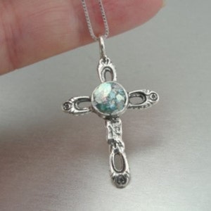 Römisches Glas Kreuz Anhänger, Sterling Silber Halskette, Silber Kreuz, Römisches Glas Kreuz, handgemachter Kreuz Anhänger, israelischer Entwurf, Hadar Schmuck