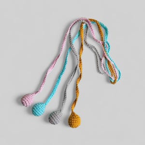 Handmade pet toys: Crochet Ball on a String – Interactive Cat/Dog Toy