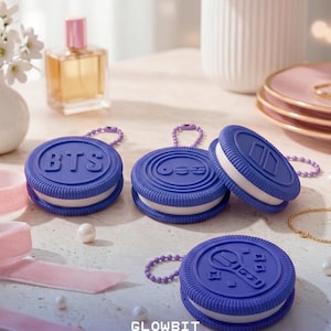 Chaveiro de biscoito Oreo roxo do BTS - Pingente de bolsa de biscoito BTS roxo impresso em 3D - Presente personalizado para ARMY (máximo de 6 letras)
