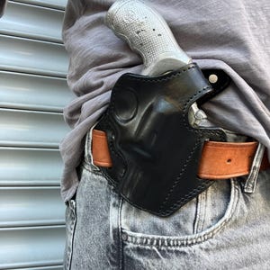 Leather Belt OWB Holster For Smith & Wesson 686 Plus 2.5 Barrel  (Tan Black)