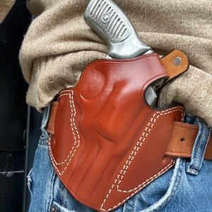 Coldre externo de couro com trava de polegar: Ruger SP101 .357 Magnum com cano de 3" imagem 9