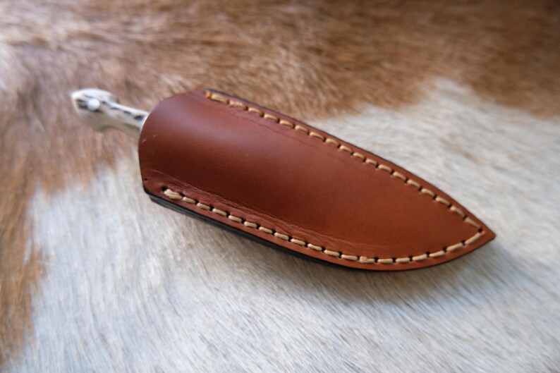 Daga de bolsillo con mango de asta de ciervo y funda de cuero, mini daga coleccionable. imagen 6