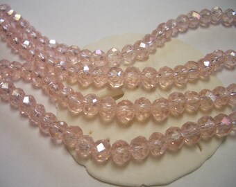 Cuentas redondas de cristal rosa claro: vidrio rosa facetado (6 mm)