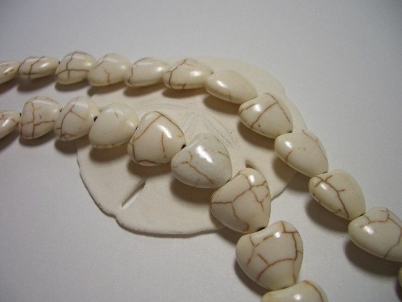 winter Magnesite beads beige Magnesite hearts heart beads 14mm gemstone beads ivory white 12mm heart beads veins 12 mm heart beads