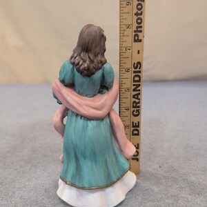 Homco 1486 Vintage Porslin Damfigur Blågrön Klänning Rosa Sjal Malaysia bild 3