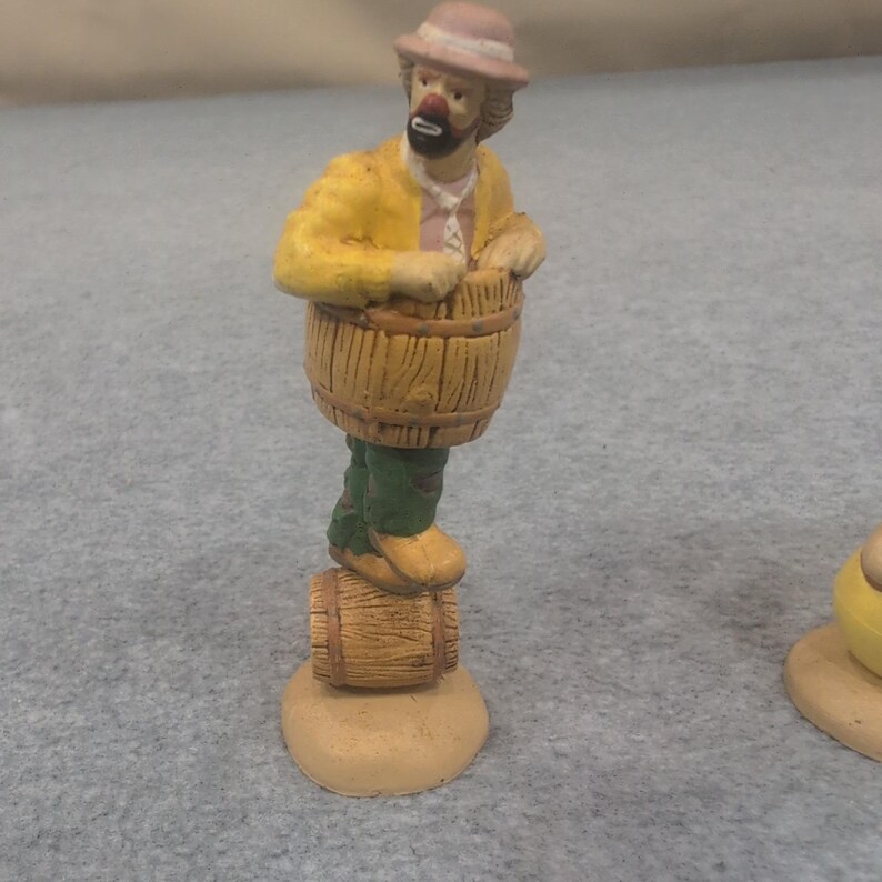 Emmett Kelly Jr. Clown Figurines Trio di artisti circensi in equilibrio in resina immagine 3