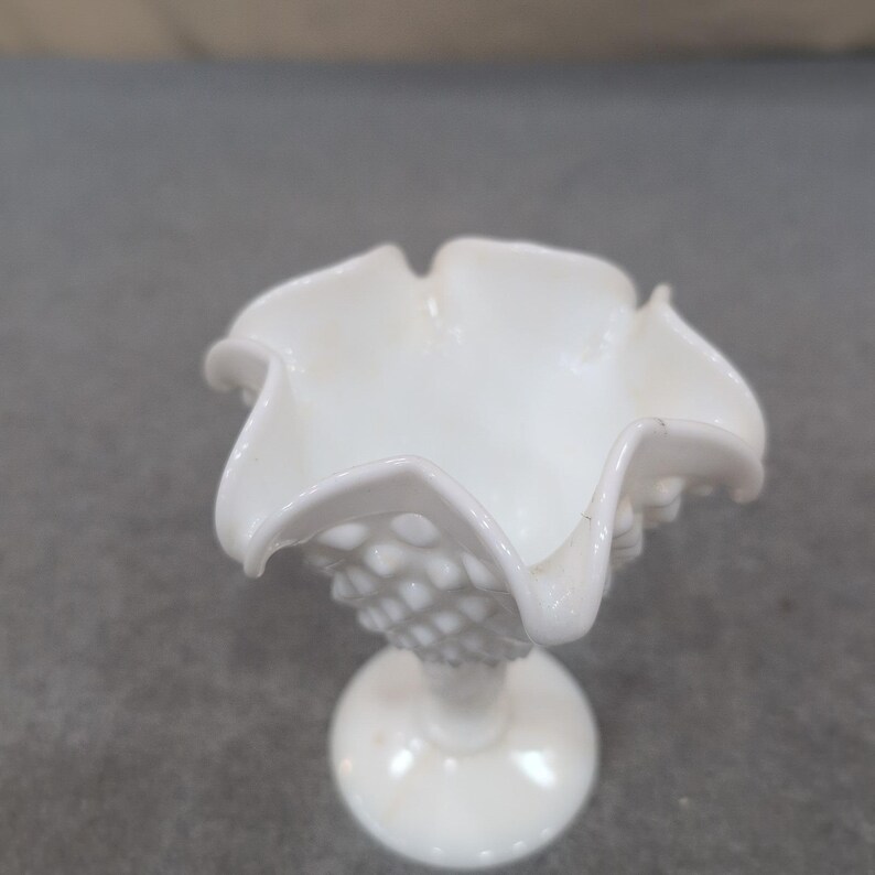 Fenton Milchglas Hobnail Ruffled Vase Spiral Twist Stem Weiß Mid Century Bild 2