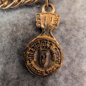 Vintage Nashville Charm Bracelet Grand Ole Opry Opryland USA Gold Tone J1 image 5