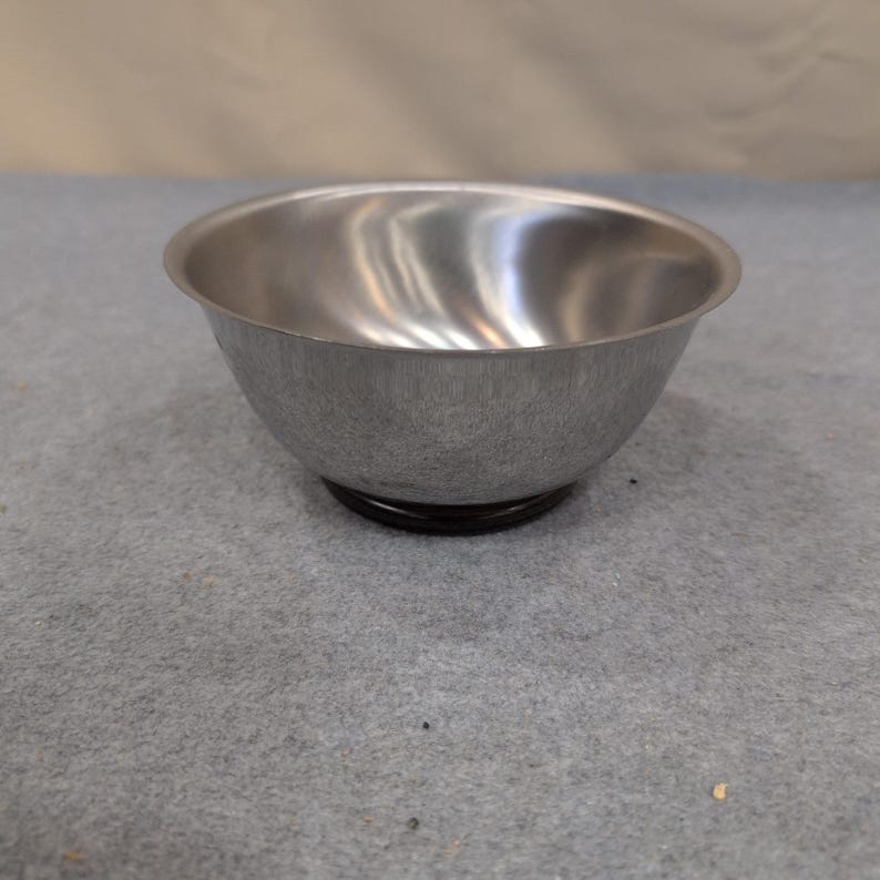Oneida Carefree Collection Stainless Steel Sauce Bowl with Wood Coaster 8056 image 3