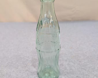 Coca-Cola glazen fles met Grand Canyon reliëf, groene getinte contour frisdrankfles