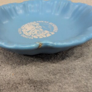 Vintage Mount Rushmore South Dakota Blue Scalloped Ceramic Souvenir Ashtray image 6