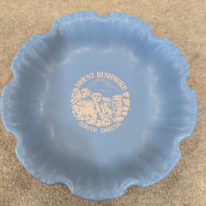 Vintage Mount Rushmore South Dakota Blue Scalloped Ceramic Souvenir Ashtray image 1