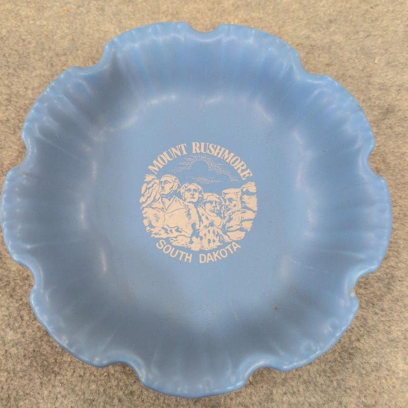 Vintage Mount Rushmore South Dakota Blue Scalloped Ceramic Souvenir Ashtray image 1
