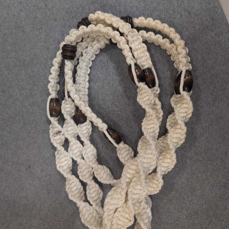 Macetero grande vintage de macramé con cuentas de madera trenzadas en blanco roto, estilo bohemio, 167 cm imagen 5