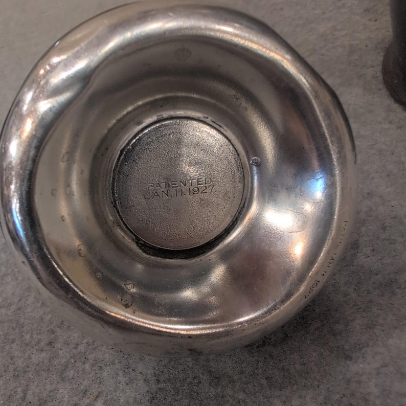 Antique Meriden S. P. Co. Silver Plate Cocktail Shaker 311 Patented 1927 Handle image 6