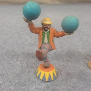 Emmett Kelly Jr. Clown Figurines Trio di artisti circensi in equilibrio in resina immagine 2