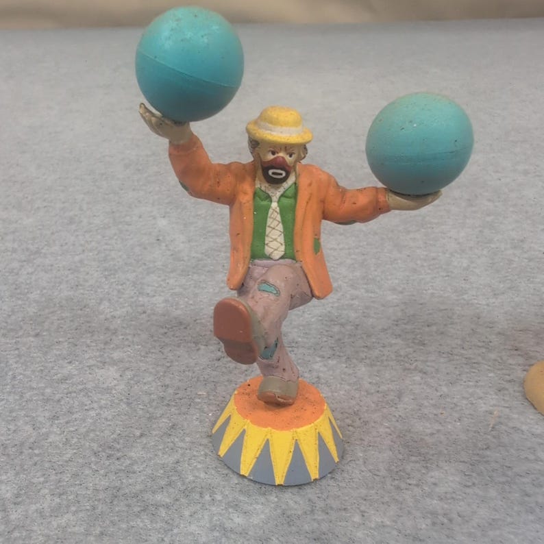 Emmett Kelly Jr. Clown Figurines Trio di artisti circensi in equilibrio in resina immagine 2