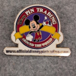 Disney Pin Trading Around the World Mickey Mouse 2003 Enamel Pin Gold Tone image 1