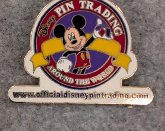 Disney Pin Trading around the World Micky Maus 2003 Emaille Pin goldfarben