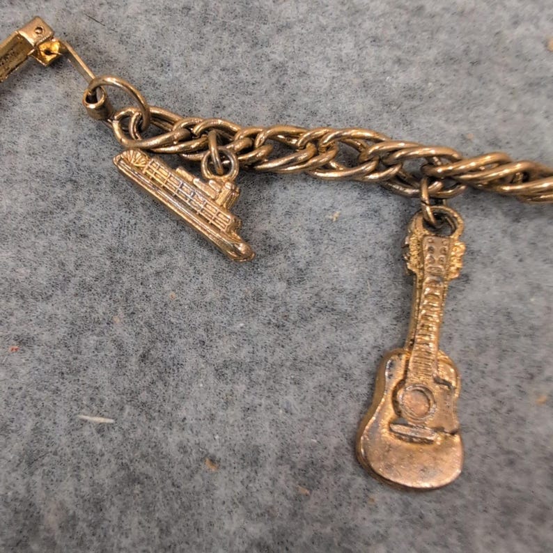 Vintage Nashville Charm Bracelet Grand Ole Opry Opryland USA Gold Tone J1 image 3