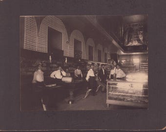 Innenaufnahme eines Ladengeschäfts in Ladonia, Texas, 1905: Anzeige für Fincks Overalls der Jackson McFarland Co.