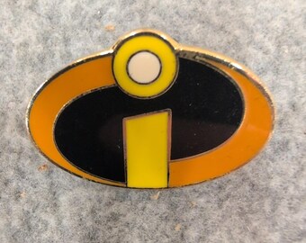 Disney Pixar The Incredibles Logo Emaille Pin Superheld Accessoire goldfarben