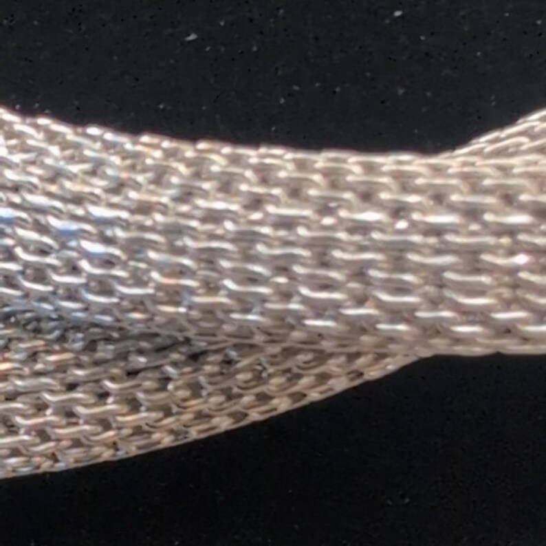 Pulsera de eslabones de malla en tono plateado con cierre de langosta ajustable imagen 2