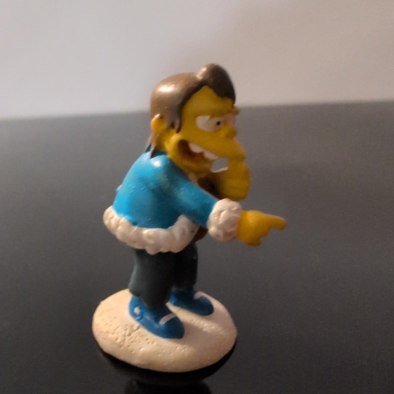 The Simpsons Hawthorne Village Nelson Muntz Christmas Figure 2004 91820 D image 1