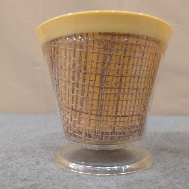Retro Gelbes Glasbecher Set mit 3 Woven Design Sockel Trinkgeschirr Bild 2