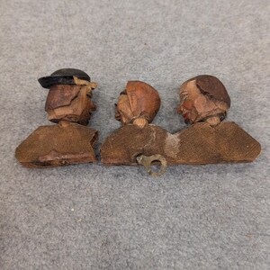 Vintage Hand geschnitzte Holz Volkskunst Charakter Büsten Trio Figur Wandbehang Bild 4