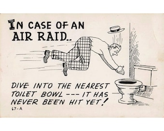 Carte postale humoristique vintage de Baxter Lane Co sur les raids aériens, satire des toilettes, 67-A