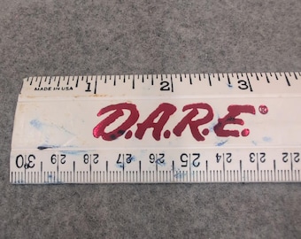 ヴィンテージ D.A.R.E. 子供たちを薬物から遠ざけるための12インチ プラスチック定規 ホワイト アメリカ製