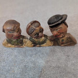 Vintage Hand geschnitzte Holz Volkskunst Charakter Büsten Trio Figur Wandbehang Bild 1