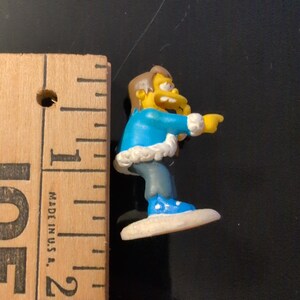 The Simpsons Hawthorne Village Nelson Muntz Christmas Figure 2004 91820 D image 4